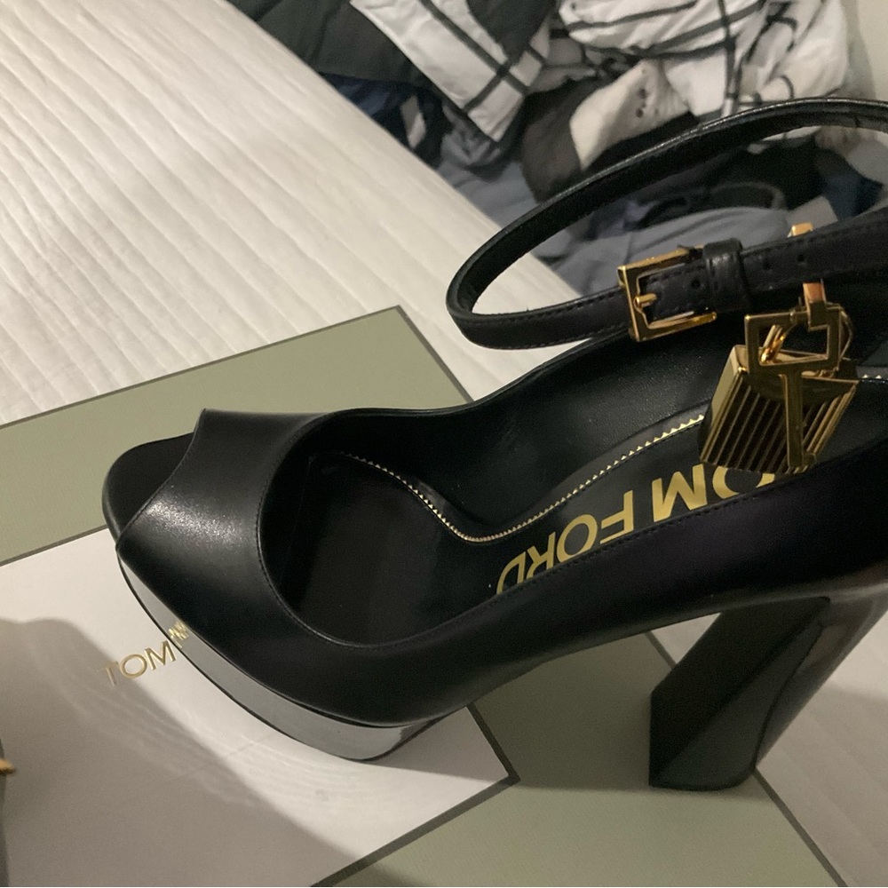 NEW! Tom Ford Leather Peep Toe Padlock Platform Pumps women’s - Picture 2 of 16